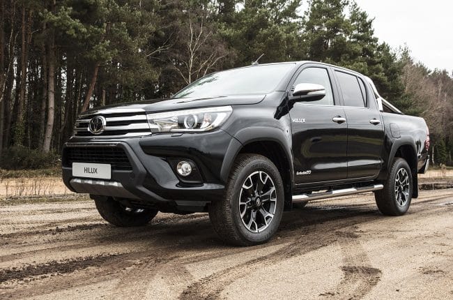 Hilux Invincible 50 Chrome